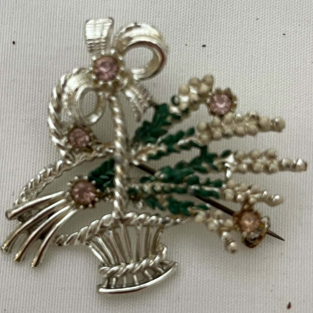 Vintage Scottish thistle basket brooch